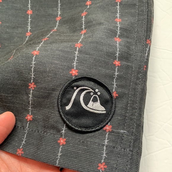 NWT QUICKSILVER Sleet Stripe Mens Board Shorts. L - Picture 5 of 7